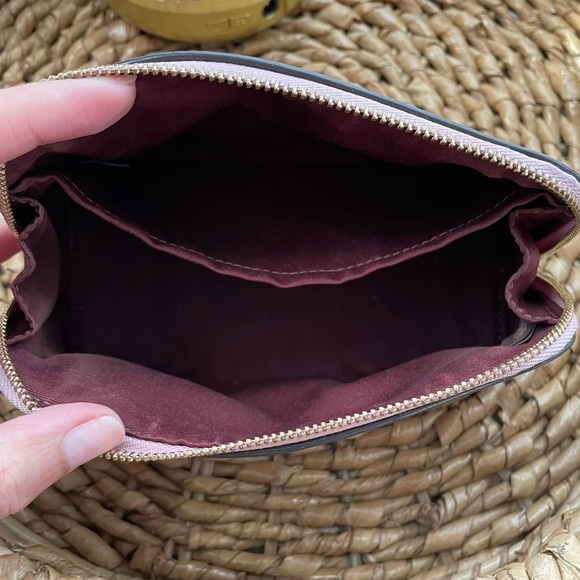 🌸Elegant Pink Leather Coach Accessory Zipper Case - Floral Design 🌺 - Picture 5 of 5